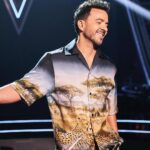 Luis Fonsi Instagram - Esta noche comienzan los asaltos y esto se está poniendo bueno 🔥. Por suerte cuento con la ayuda de mis hermanos y asesores @calidandee. No se lo pierdan! @lavozantena3 #TeamFonsi #LaVozAsaltos 📷: @robertosastrephoto