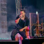 Luis Fonsi Instagram - Lo que vivimos anoche fue demasiado emocionante, wow ❤️. Gracias Caracas, gracias por tanto! Valencia, te veo en un rato 🔥🇻🇪 📷: @gabrielsolan