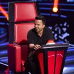 Luis Fonsi Instagram – Hoy es día de @lavozantena3 Dejen su corazón si son del #TeamFonsi ❤️

📷: @robertosastrephoto