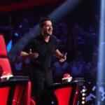 Luis Fonsi Instagram – Hoy es día de @lavozantena3 Dejen su corazón si son del #TeamFonsi ❤️

📷: @robertosastrephoto