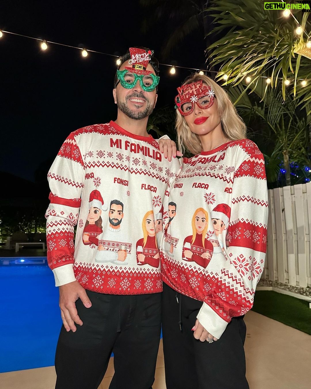Luis Fonsi Instagram - Ugly pajama party vibes con el familión 🫶🏼 🎅