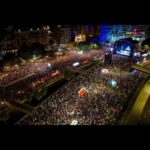 Luis Fonsi Instagram - 400 mil personas cantando mi canción 🤯 Que locura!!! Tenerife, ustedes están fuera de liga! Los amo❤️#25AñosTour Tenerife, Islas Canarias, España
