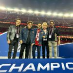 Luis Fonsi Instagram - Cuando conoces a tus 3 héroes de la infancia en una misma noche… ah, y tu equipo favorito gana para ir al Super Bowl. Ahora mismo tengo esa ilusión que tenía a los 8 años de edad y se lo quiero contar a todos mis panas! Gracias por una infancia llena de las mejores melodías y de touchdowns! @joemontana @jerryrice @journeyofficial @49ers 🐐 🏈 🎸 🏆 When you meet your 3 childhood heroes on the same day 🤯 oh yeah and your team wins to go to the Super Bowl. I’m 8 years old all over again and I can’t wait to brag in front of my friends. Thank you guys for a childhood filled with the best melodies and Super Bowl wins. #DontStopBelieving #FaithfullToTheBay #FanningOut #SoyUnFaranduleroYNoMeImporta SF 49ers Levi's Stadium