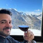 Luis Fonsi Instagram - Recap de mis vacaciones 🤍 La pasé increíble con mis personas favoritas. Ahora regreso emocionado y recargado para lanzar nueva canción en 10 días, comenzar nueva gira el mes que viene y lanzar un nuevo disco en varios meses. Me voy a gozar el 2024 🚀 #PhotoDump Aspen/Snowmass- Colorado, USA