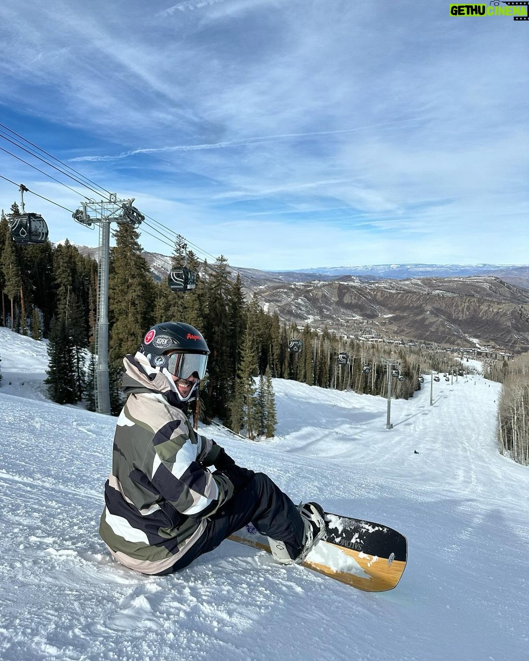 Luis Fonsi Instagram - 🏂🤘🏼❄️ Aspen/Snowmass- Colorado, USA