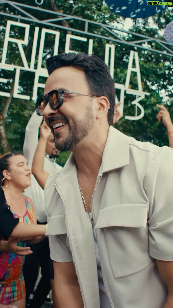Luis Fonsi Instagram - Bailaremos toda la noche con este tema ❤️🔥 #LaRomana