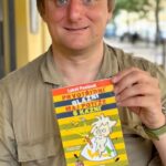 Lukáš Pavlásek Instagram - Prvotřídní blázni maj potíže s kázní. Oblíbená knížka zlobivých básniček pro děti vychází už ve druhém vydání. K dostání u všech knihkupců. Nejlépe zde: https://www.kosmas.cz/knihy/525463/prvotridni-blazni-maj-potize-s-kazni/ #kniha #basne #deti #jestlipockastrochudyltaksemprijdekrokodyl #prvotridniblaznimajpotizeskazni #vetmejakovrancijdoutripocuranci #nove #vydani #knihkupectvi #lukaspavlasek