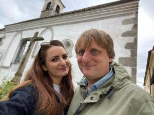 Lukáš Pavlásek Instagram - Osm let spolu na cestě. Další naše výročí na filmovém festivalu ve Slavonicích. Tady jsme se v roce 2015 na začátku srpna seznámili. A letošní desátý festival stál zase za to.  Spousta hudby, filmů, kamarádů a mejdanů. Tak se těšíme na příští rok!

#slavonice #festival #vyroci