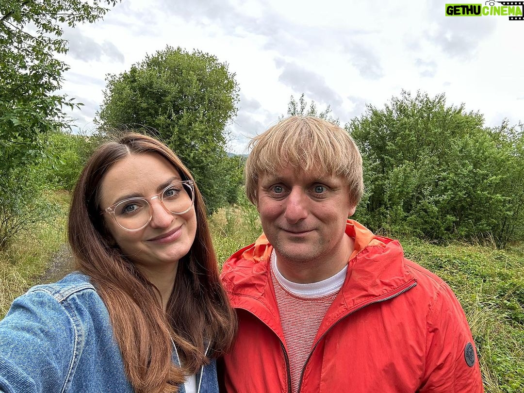 Lukáš Pavlásek - 1.5K Likes - Osm let spolu na cestě. Další naše výročí na filmovém festivalu ve Slavonicích. Tady jsme se v roce 2015 na začátku srpna seznámili. A letošní desátý festival stál zase za to. Spousta hudby, filmů, kamarádů a mejdanů. Tak se těšíme na příští rok!
#slavonice #festival #vyroci