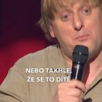 Lukáš Pavlásek Instagram - Budeme mít dítě. #sikulka #zeny #dite #jmeno #mama #manzelka #pritelkyne #standup #standupcomedy #humor #lukaspavlasek #nastojaka #comedyclub #standupshow #standupspecial #prijdnazivo #predstaveni #live #prijdnapredstaveni #planetaslepic #kdoneplacenenicech #divadlo #klub #publikum
