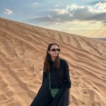 Lukáš Pavlásek Instagram – A ještě vám sem dám fotku té Francouzky v poušti (bez Rusáka, ten to fotil😀).

#francouzka #poust #dubaj