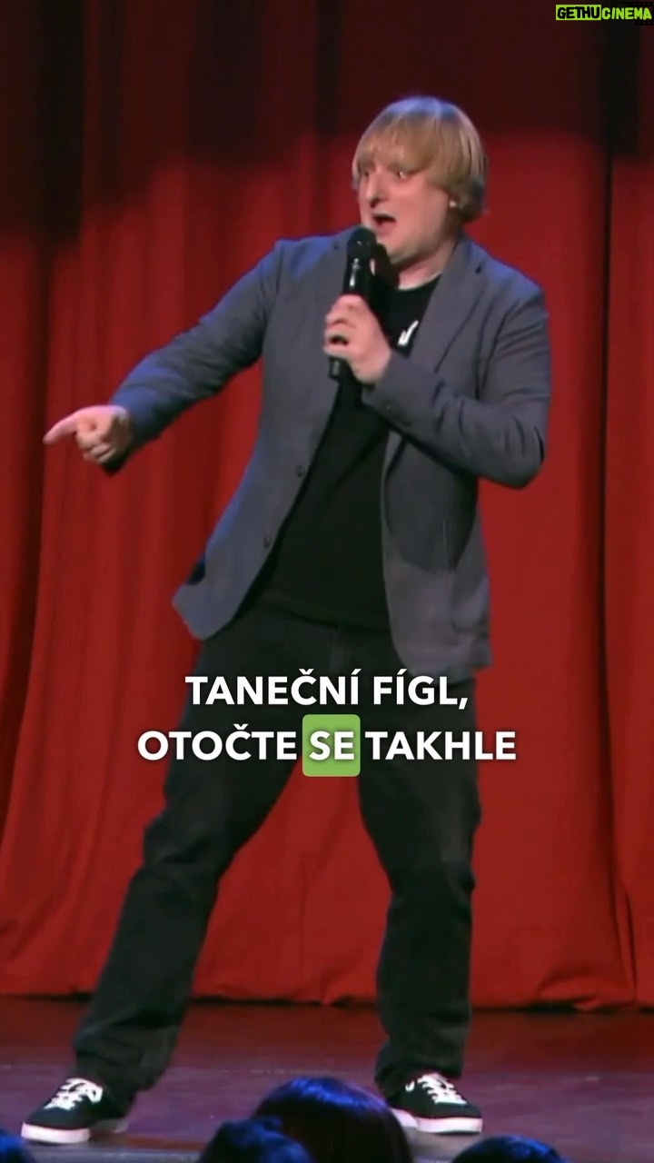 Lukáš Pavlásek - 301 Likes - Taneční triky od mistra!
#tanec #triky #figl #muzi #zeny #diskoteka #jaknato #standup #mistr #mistrtance #standupcomedy #humor #lukaspavlasek #nastojaka #comedyclub #standupshow #standupspecial #prijdnazivo #predstaveni #live #prijdnapredstaveni #planetaslepic #kdoneplacenenicech #divadlo #klub #publikum