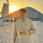 Lukáš Pavlásek Instagram – Dřív se mi v zahraničí často stávalo, že si cizinci o mě mysleli, že jsem z Ruska, což mi teda vůbec nelichotilo.
Loni se to naštěstí nějak zlepšilo a všude, kde jsme byli, si o nás se ženou mysleli, že jsme pár z Francie.
Letos jsme ale na začátku roku vyrazili se podívat za sluncem do Dubaje a tam jsem byl zase za Rusáka.
A ještě se to vylepšilo o to, že o mojí ženě si mysleli, že je elegantní Francouzka, co si vzala Rusáka.
P.S. Francouzka na fotce neni, protože se nechtěla fotit s Rusákem😀.

#lukaspavlasek #dubaj #rusak #francouz #zahranici
