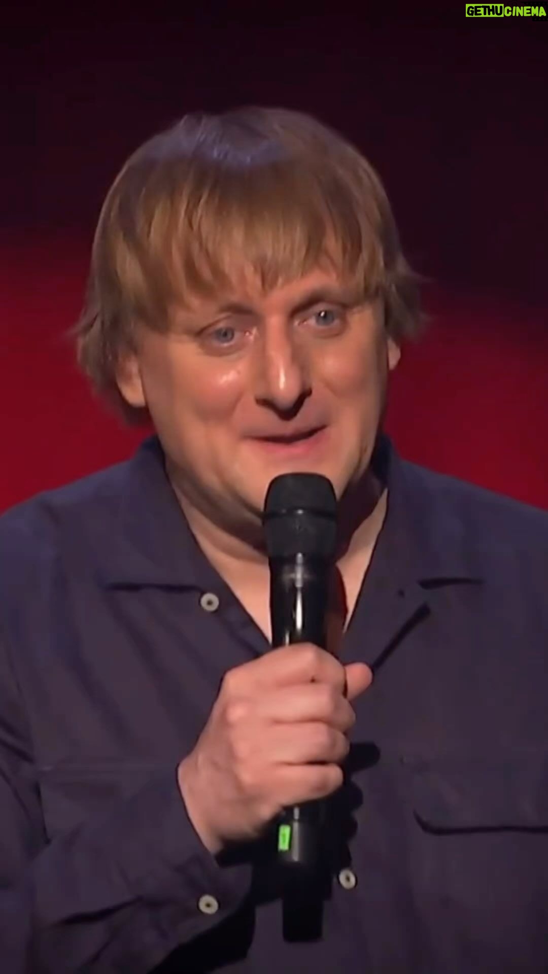 Lukáš Pavlásek - 310 Likes - Kandidát na prezidenta.
#kandidat #prezident #nekandidat #volby #standup #standupcomedy #humor #lukaspavlasek #nastojaka #comedyclub #standupshow #standupspecial #prijdnazivo #predstaveni #live #prijdnapredstaveni #planetaslepic #kdoneplacenenicech #divadlo #klub #publikum