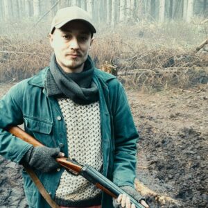 Lukas Løkken Instagram - Elves is now streaming on Netflix! 🎅👻👽

Shoutout to @netflixnordic, @misofilm and the whole cast and crew for making this such a great experience for me 🙏

Hugs and kisses and all that good shit ✌🤍

Oh, and btw if you dont like blood, i suggest you dont swipe past the spoiler warning 😇👍