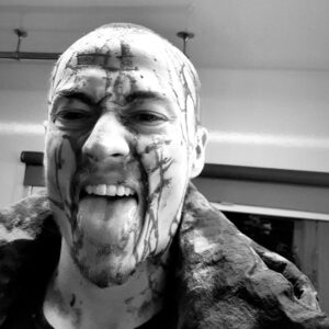 Lukas Løkken Instagram - Elves is now streaming on Netflix! 🎅👻👽

Shoutout to @netflixnordic, @misofilm and the whole cast and crew for making this such a great experience for me 🙏

Hugs and kisses and all that good shit ✌🤍

Oh, and btw if you dont like blood, i suggest you dont swipe past the spoiler warning 😇👍
