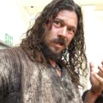 Luke Arnold Instagram – Stumbled over some behind-the-scenes Black Sails selfies that I might as well share ☠️
We have ‘Sandblasted Silver’ ‘Stuntman Silver’ ‘Sexy-time Silver’ and ‘Skinny-ass Silver’