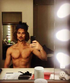 Luke Arnold Instagram - Some Shakespeare in Love backstage selfies. I played 5 characters but one of those characters played two other characters. 
Nice to not have to wear makeup for a while. I miss the frocks though.