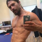 Luke Arnold Instagram – Stumbled over some behind-the-scenes Black Sails selfies that I might as well share ☠️
We have ‘Sandblasted Silver’ ‘Stuntman Silver’ ‘Sexy-time Silver’ and ‘Skinny-ass Silver’