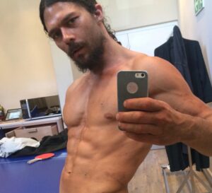 Luke Arnold Instagram - Stumbled over some behind-the-scenes Black Sails selfies that I might as well share ☠️
We have ‘Sandblasted Silver’ ‘Stuntman Silver’ ‘Sexy-time Silver’ and ‘Skinny-ass Silver’