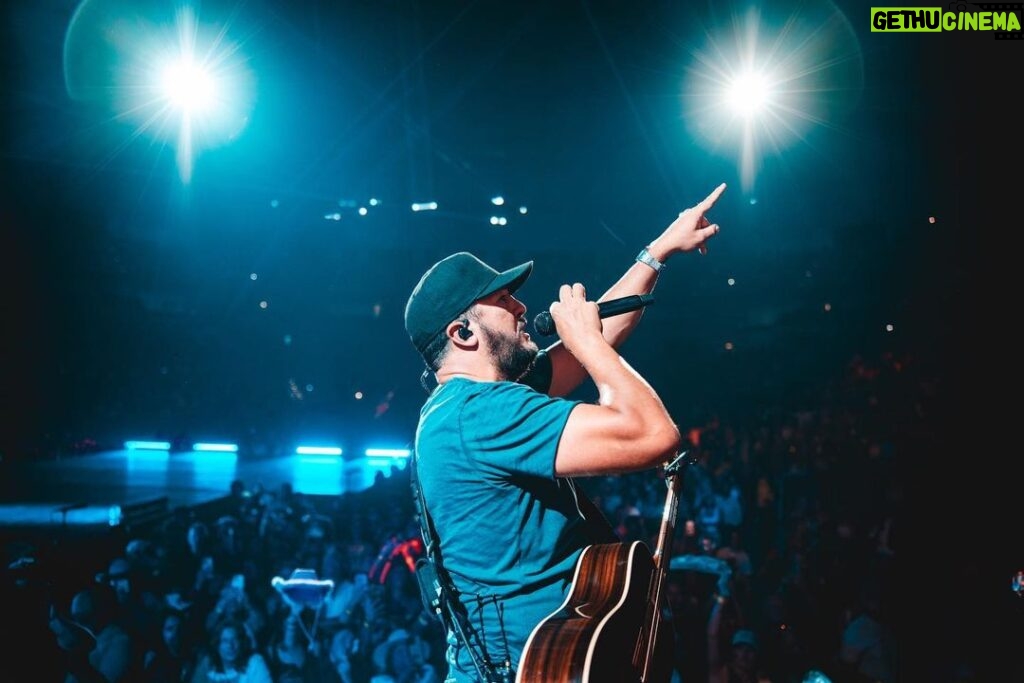 Luke Bryan Instagram - Everything is bigger in Texas, including the energy. Thank you for always giving us a warm welcome, Dallas, Ft. Worth, and Tulsa, OK.