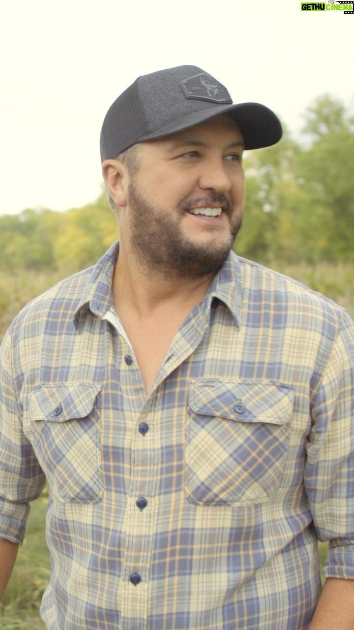Luke Bryan Instagram - Nothing like a #SouthernAndSlow day on the farm