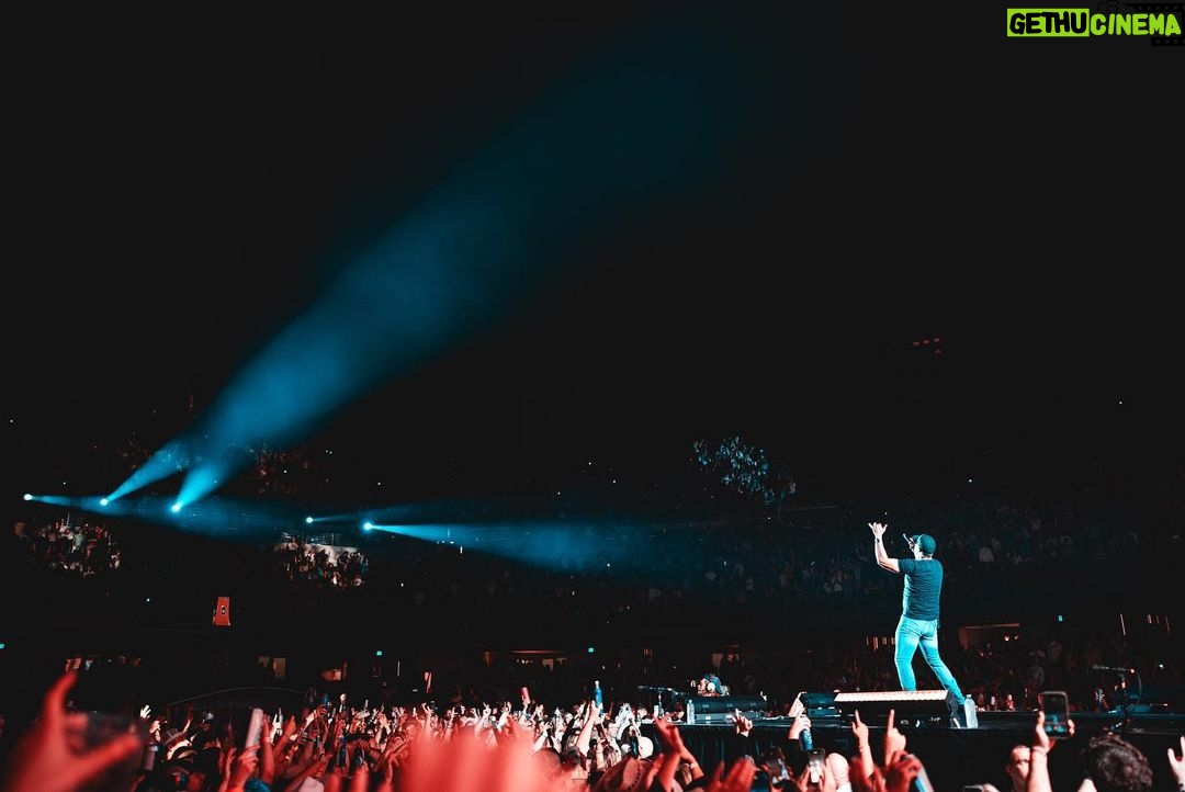 Luke Bryan Instagram - Charleston, y’all made me want to do this tour all over again. #CountryOnTour Charleston, South Carolina