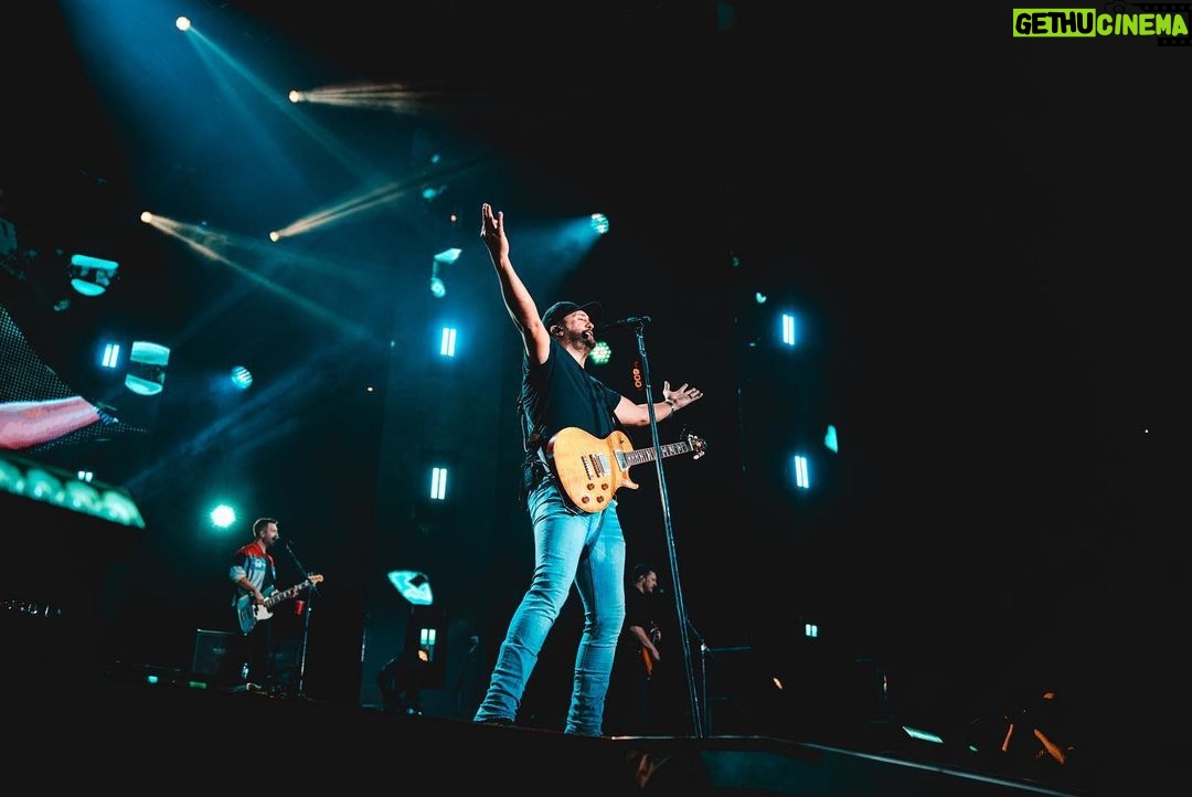 Luke Bryan Instagram - Charleston, y’all made me want to do this tour all over again. #CountryOnTour Charleston, South Carolina