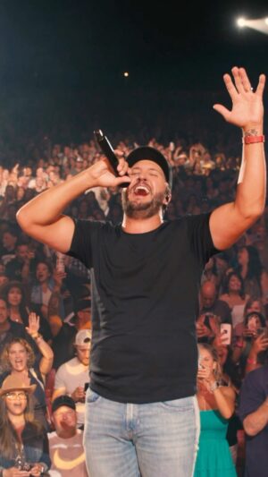 Luke Bryan Instagram - POV: you’re front row at my show #BeerInMyHand