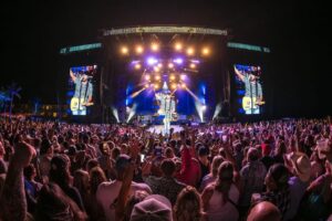 Luke Bryan Instagram - No party like a @CrashMyPlaya party
