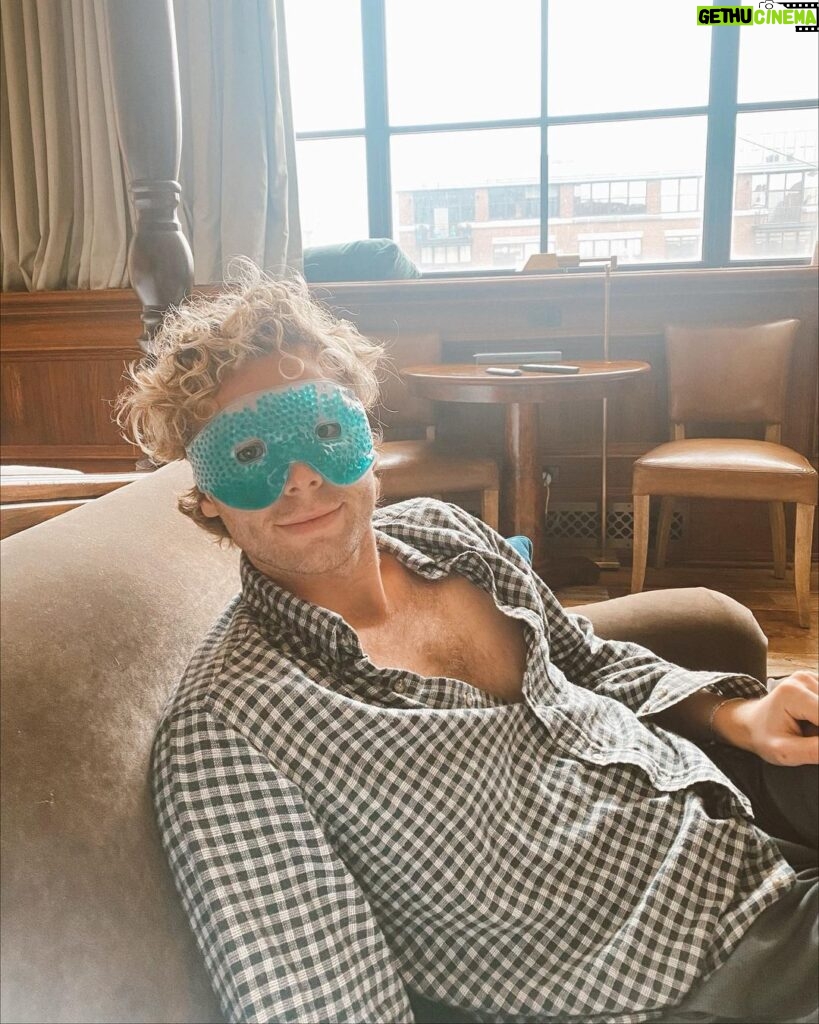 Luke Hemmings Instagram - I don’t think the lip ring works at 26, but the eye mask certainly does 🤘🏻 thank you for all the birthday love 🥰