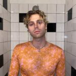 Luke Hemmings Instagram - Swipe for super exclusive all access rockstar never before seen backstage footage 🚨🤟🏼