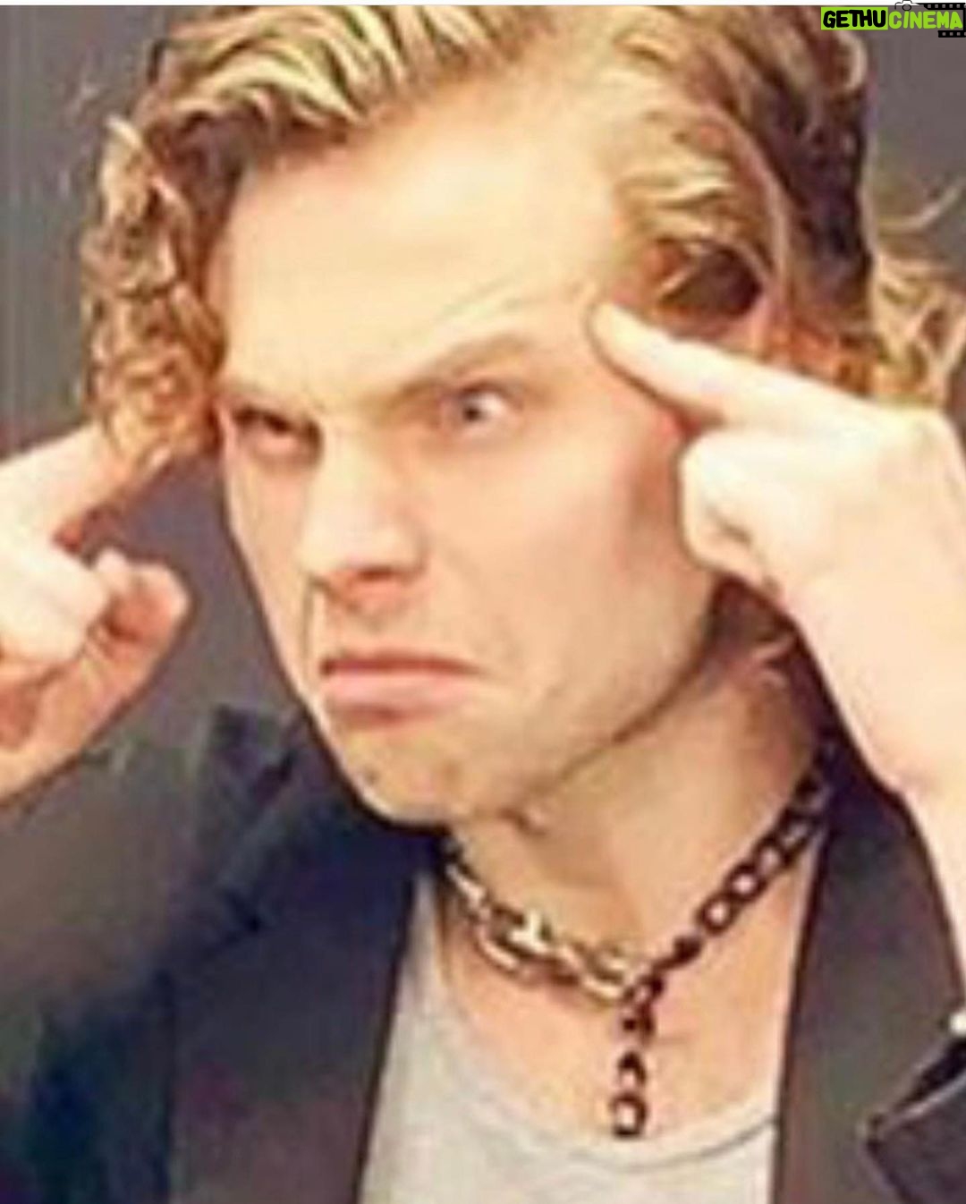 Luke Hemmings Instagram - swipe for the real me