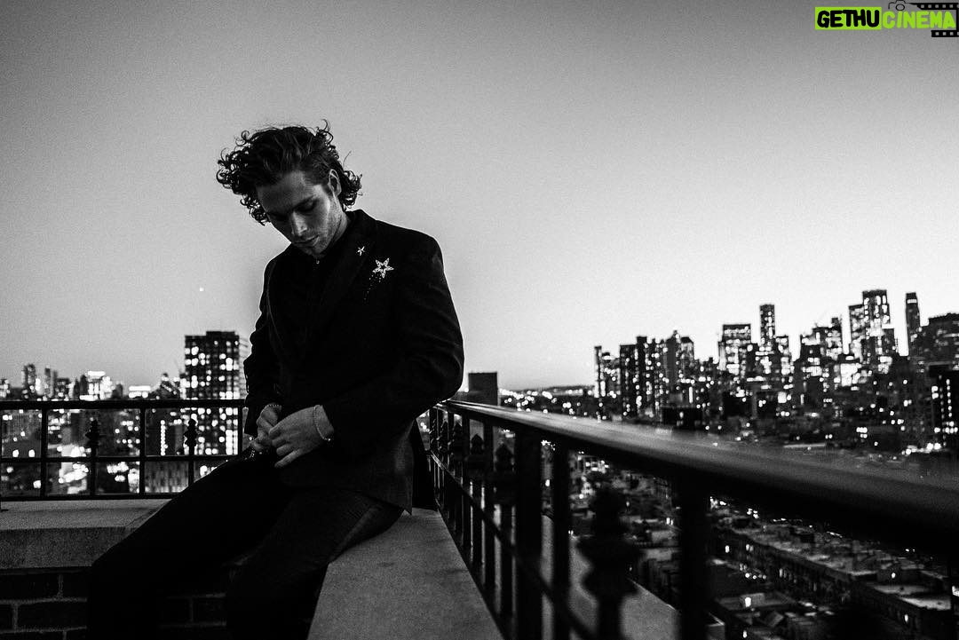 Luke Hemmings Instagram - look like im promoting a watch