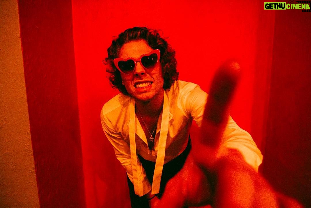 Luke Hemmings Instagram - feel alive for 90 mins