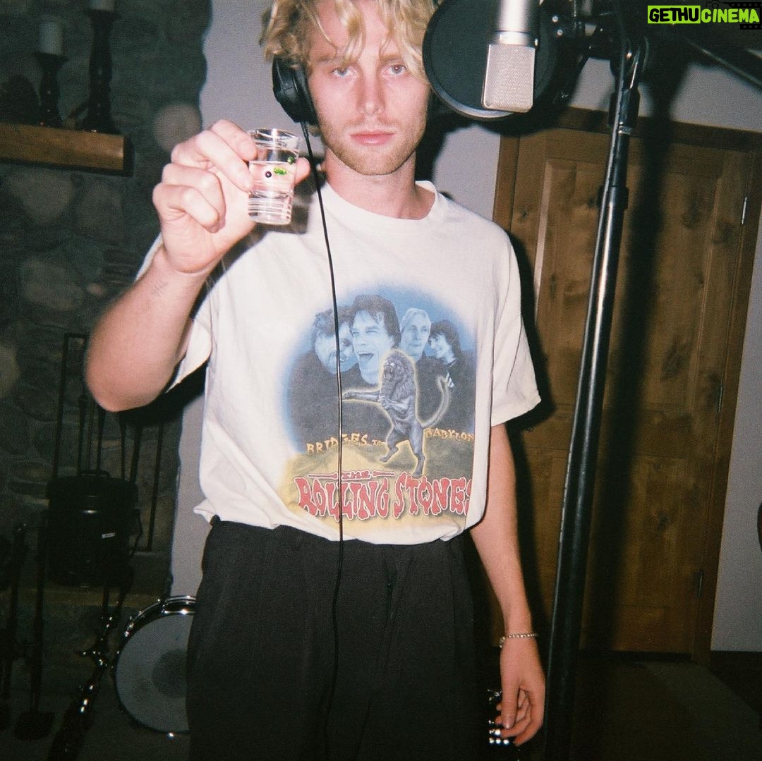 Luke Hemmings Instagram - Starting Line was written in one stream of thought at my friend Sammy’s house . The lyrics come from a reflection of 10 years of my life passing me by in what felt like forever but also in the blink of an eye. I have always had an obsession with time but it was elevated by staying at home after years of constant movement. Swipe for some footage of when we recorded the big ass guitars ☺️