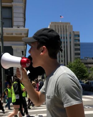 Luke Mullen Instagram - CLIMATE CHANGE IS NOT A LIE, DO NOT LET OUR PLANET DIE! •
I feel so empowered striking and marching alongside my generation for the global climate strike. Thanks to @usclimatestrike @climatestrike.la and @fridaysforfuture and especially to @gretathunberg who started this movement. 🌎WE ALL HAVE A VOICE, AND THIS MOVEMENT IS GROWING. WE WILL BE HEARD.