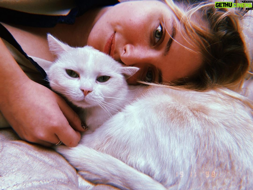 Lula Cotton-Frapier Instagram - Il est très à l’aise avec moi 🤍