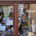 Lula Cotton-Frapier Instagram - MIXTE n’aura pas de saison 2 Au revoir Annick, Pichon, Michelle, Laubrac, Simone, Jean Pierre… tous les autres, et toutes les équipes techniques ! Merci pour l’accueil que vous avez réservé à la série !!! Merci à tous les coiffeurs, les boulangeries, les kebabs, le tram de la région trans Alpes de nous avoir fait de la pub, et nous avoir dédier des planches, des assiettes, des sandwichs, des coupes de cheveux, … même si ça n’a pas suffi à @amazonprimevideo pour nous renouveler. (On a un peu tous fait une tête comme la dernière photo quand on a apprit la nouvelle) A bientôt pour de nouvelles aventures 🌛 The End