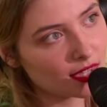 Lula Cotton-Frapier Instagram - TOXIC sur @cheriefm dans le @reveilcherie merci @vincentsoulet et @dimitri_lanceval_rabaud Avec @dimitrifouque @pierreflanelle sur la prod de @maximelelue ❤️ Et merci @britneyspears d’avoir chanté cette super chanson 🔎