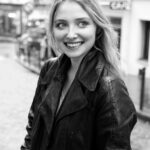 Lula Cotton-Frapier Instagram - @sarahsegal_ cernée sourire . . . . . . . . Meilleur jeu de mot de lieu @putain_ils_ont_ose
