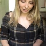 Lula Cotton-Frapier Instagram - Une petite reprise de Dalida : il venait d’avoir 17 ans Les violences faites aux femmes sont en hausse de 30% depuis le début du confinement. Vous pouvez aider le chat de @enavanttoutes qui accueil des centaines de personnes qui subissent des violences. Et si vous même/un.e proche avez besoin de parler ça se passe aussi sur le site de @enavanttoutes 💙