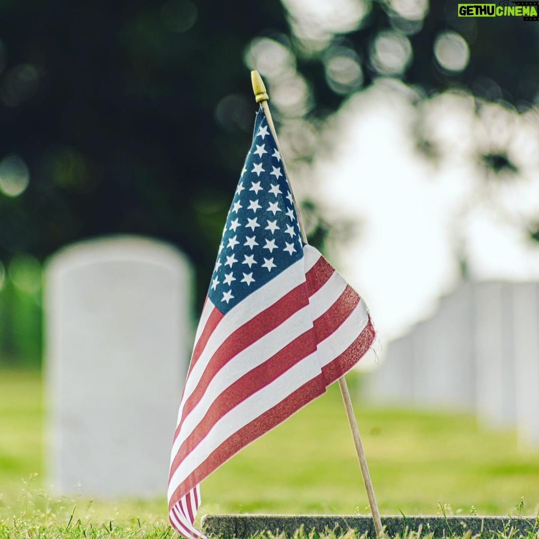Lynda Carter Instagram - Let’s remember all those who gave their lives for our freedom. #memorialday