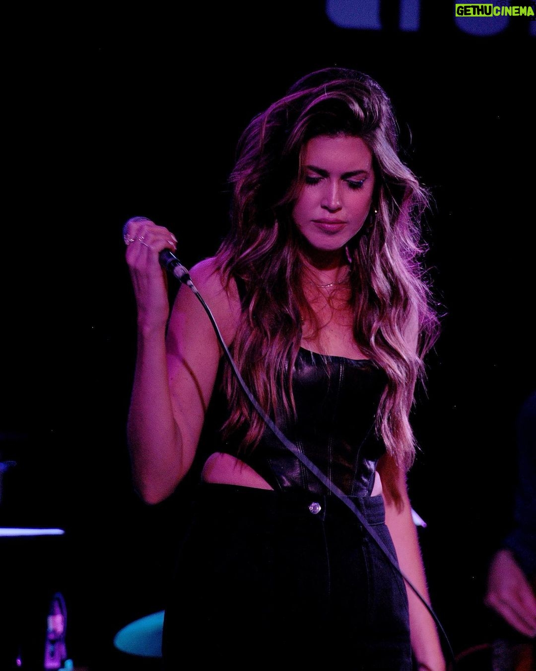 Lynda Carter Instagram - My baby sings like an angel ❤️ @jessica.carter.altman headlining at DROM NYC 🔥