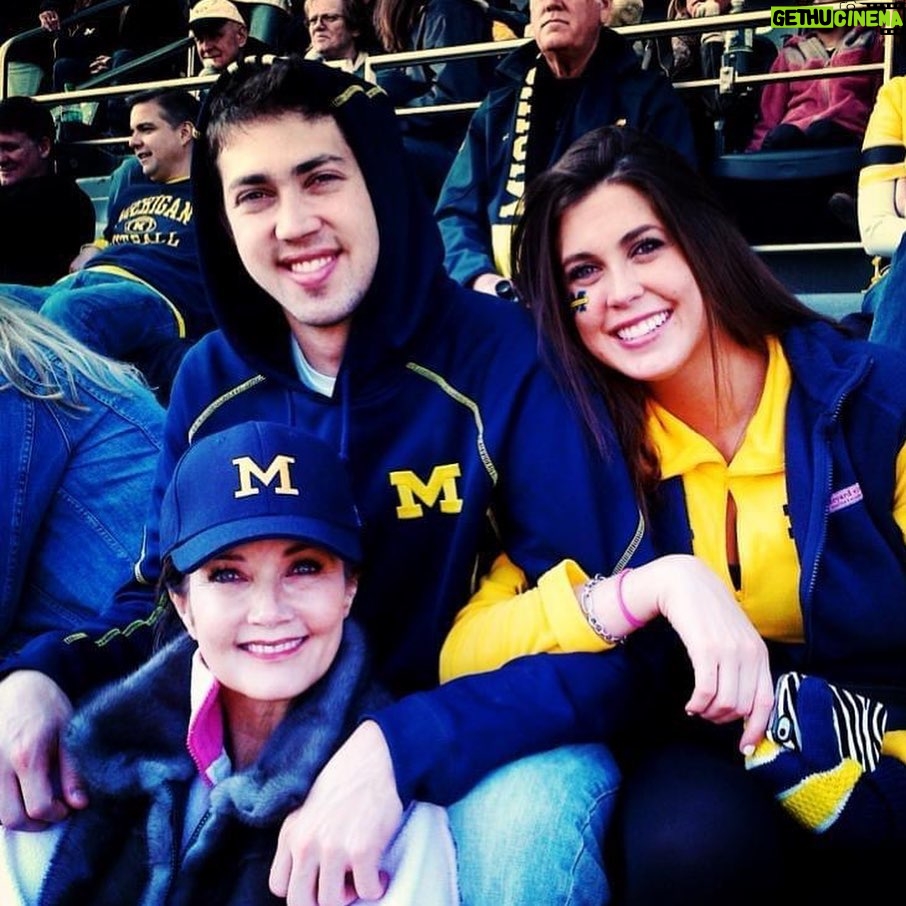 Lynda Carter Instagram - I’ve always been proud to be a Michigan Mom, and today is no different. Congrats to our national champions!!! GO BLUE!