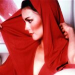 Lynda Carter Instagram - Wishing good luck, happiness and prosperity to all celebrating the Lunar New Year 🧧✨ #gongxifacai