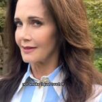 Lynda Carter Instagram - For the series finale of Twitter, I teamed up with my friend Dionne Warwick to teach you all how to log off and touch grass! Go to @reallyndacarter or @dionnewarwick on Twitter to see the full video… #auntielessons