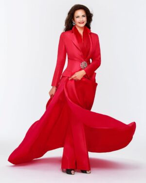 Lynda Carter Instagram - Merry Christmas! 🎄 Wishing you and yours love, joy, and peace this holiday season. ⭐️
