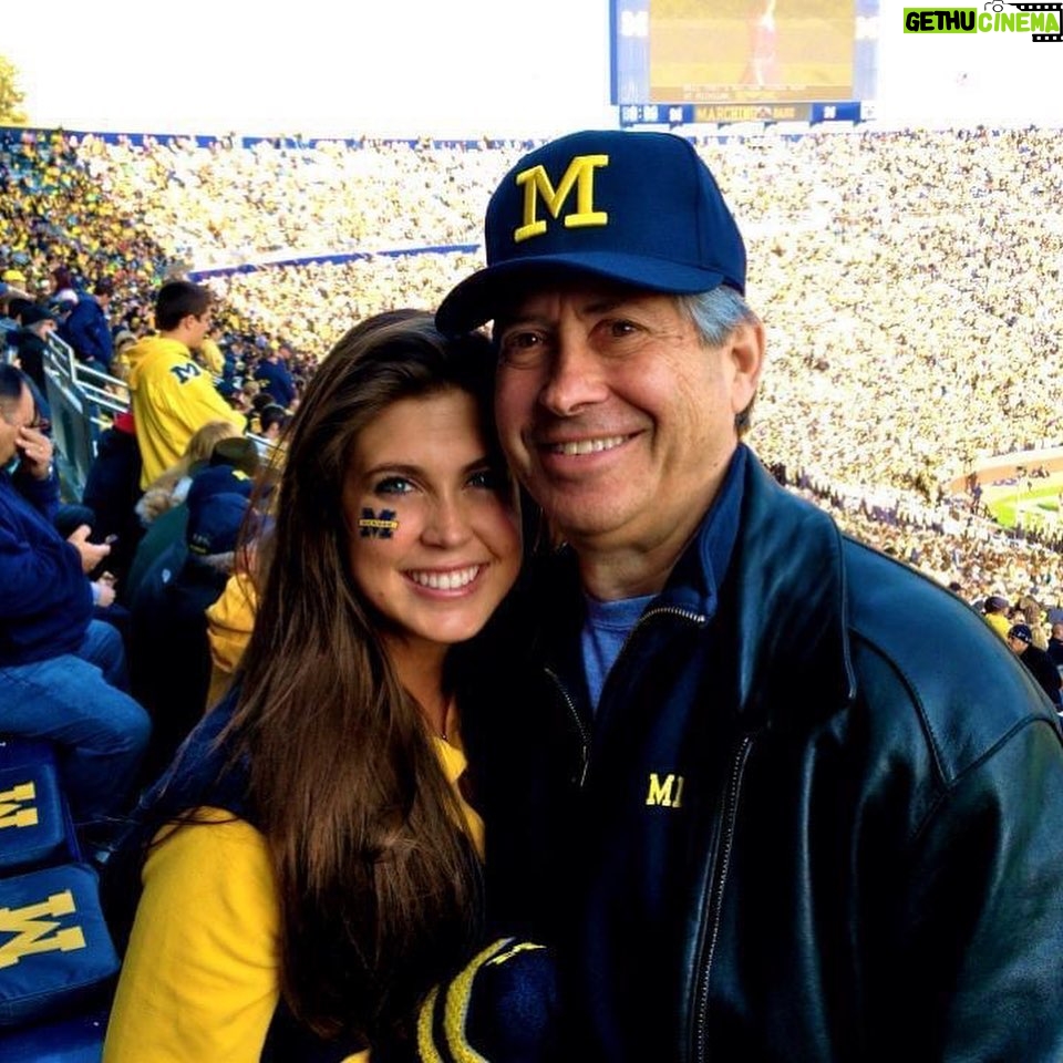Lynda Carter Instagram - I’ve always been proud to be a Michigan Mom, and today is no different. Congrats to our national champions!!! GO BLUE!