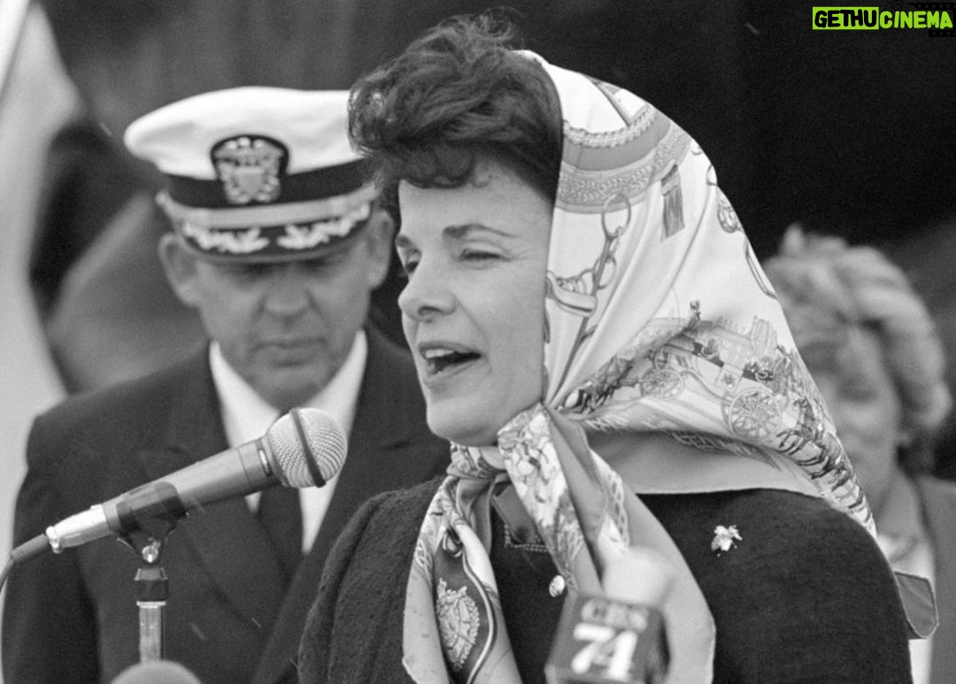 Lynda Carter Instagram - I met Senator Feinstein many times throughout my life in DC. The thing I remember most is how intensely focused she was on the business of governance. She was brave, smart, and principled and never left the people behind. May her memory be a blessing.